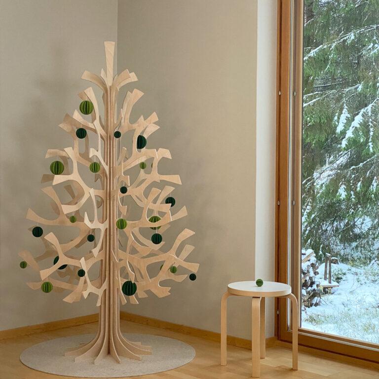 Lovi Spruce 180cm with Lovi Baubles, wooden 3D figure