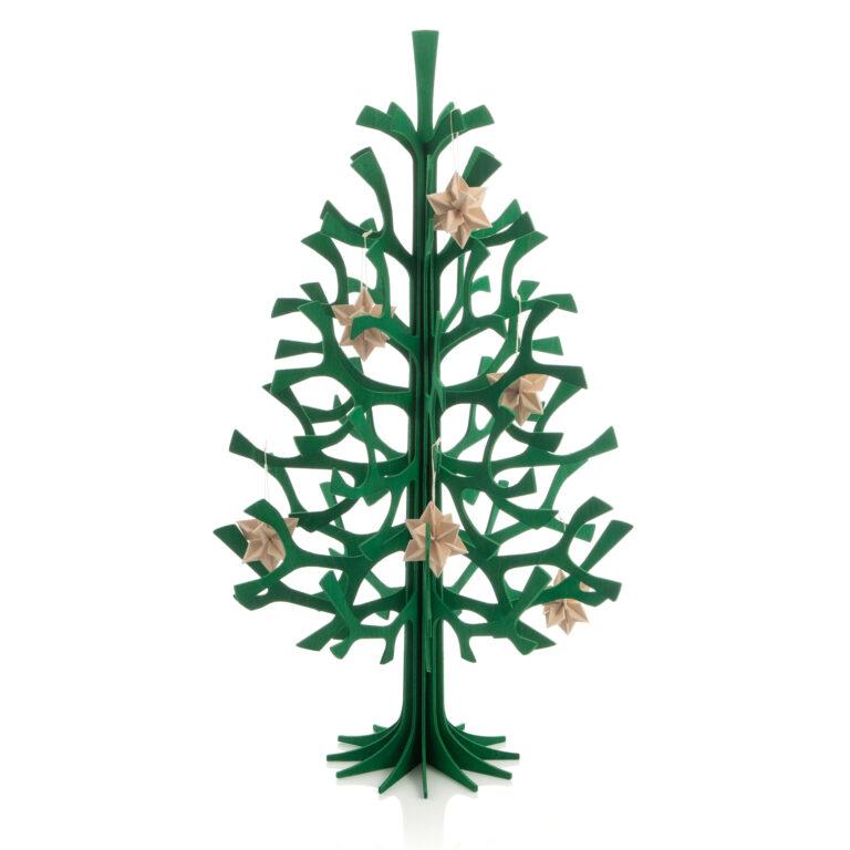 Lovi-kuusi 50cm, tummanvihreä, koristeltuna puunvärisillä 5cm Lovi-tähdillä