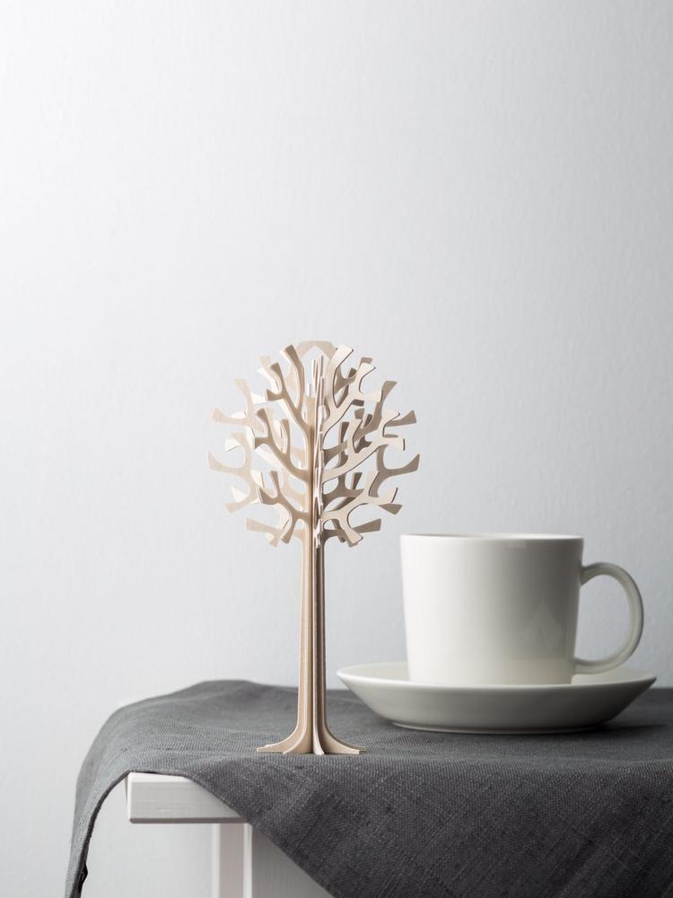 Lovi Tree 16,5cm natural wood with a white coffee cup.