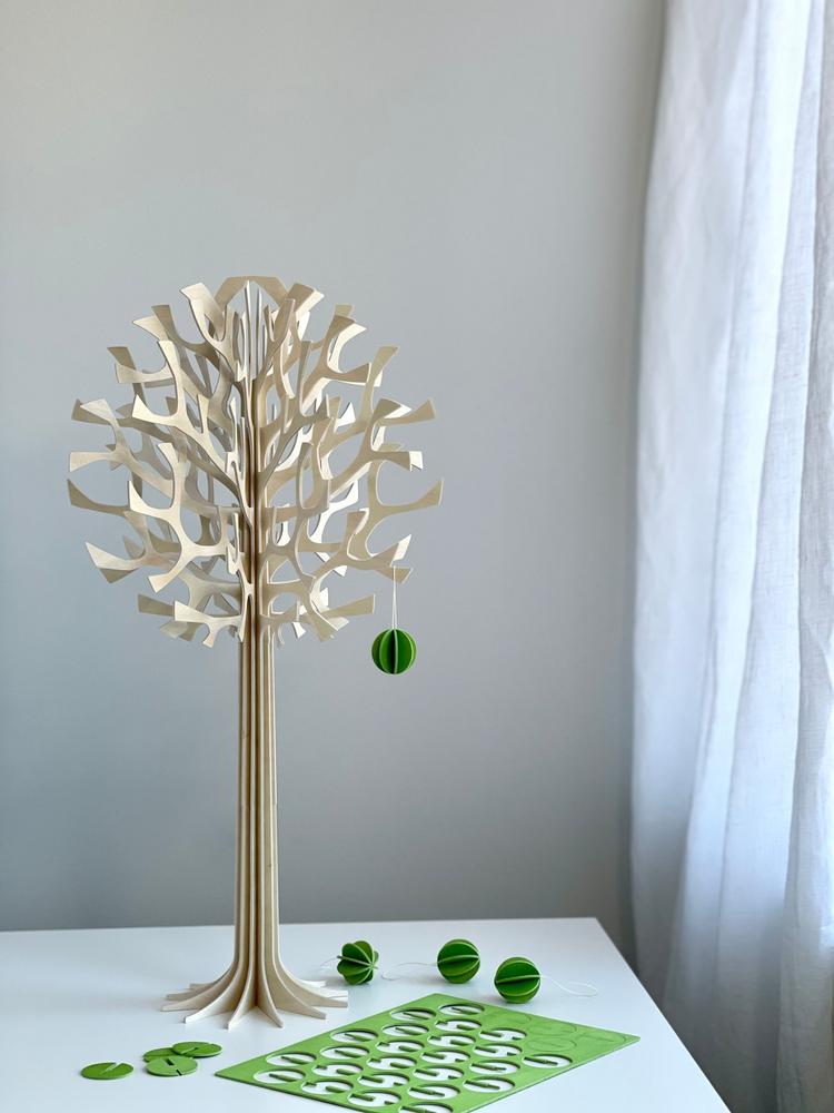 Lovi Tree 55cm natural wood with Lovi Baubles 3,5cm kight green