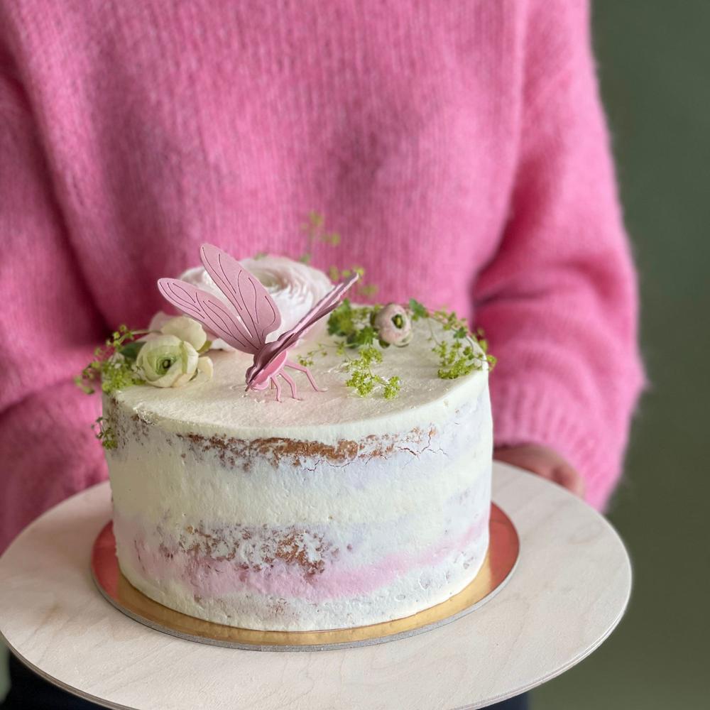 Lovi Dragonfly, wooden decoration as a cake topping.