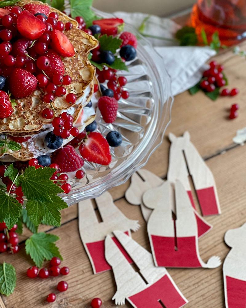 Pancake cake and pieces of Moominmamma by Lovi, wooden Moominmamma figure.