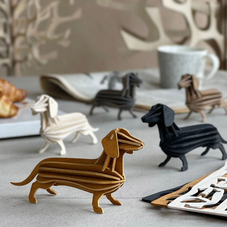 Lovi Dachshunds, wooden dachshund figures, five colors