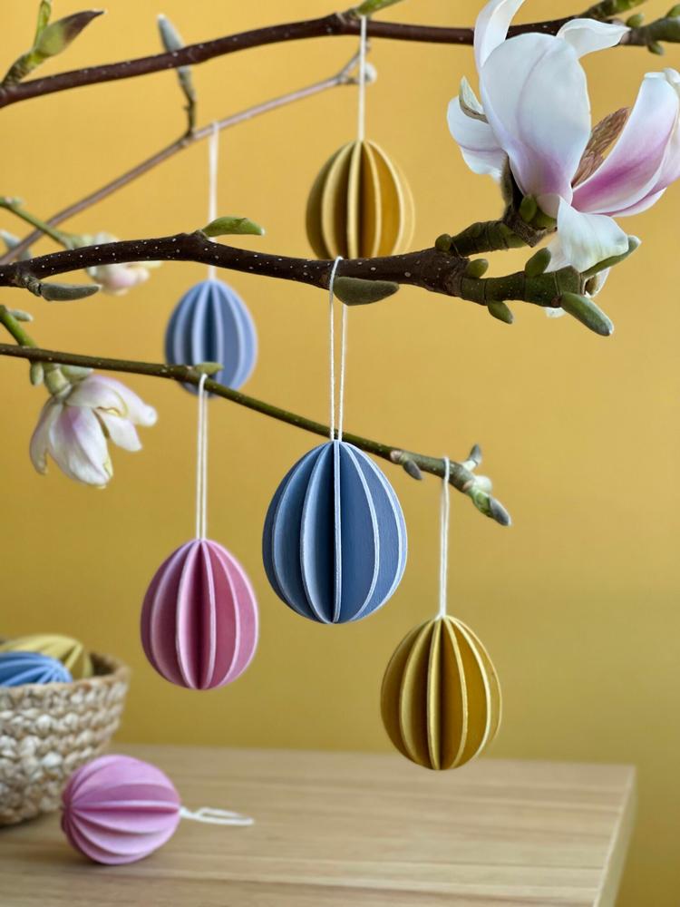 Wooden Lovi Eggs 4.5cm, color mix, hanging on the branch.