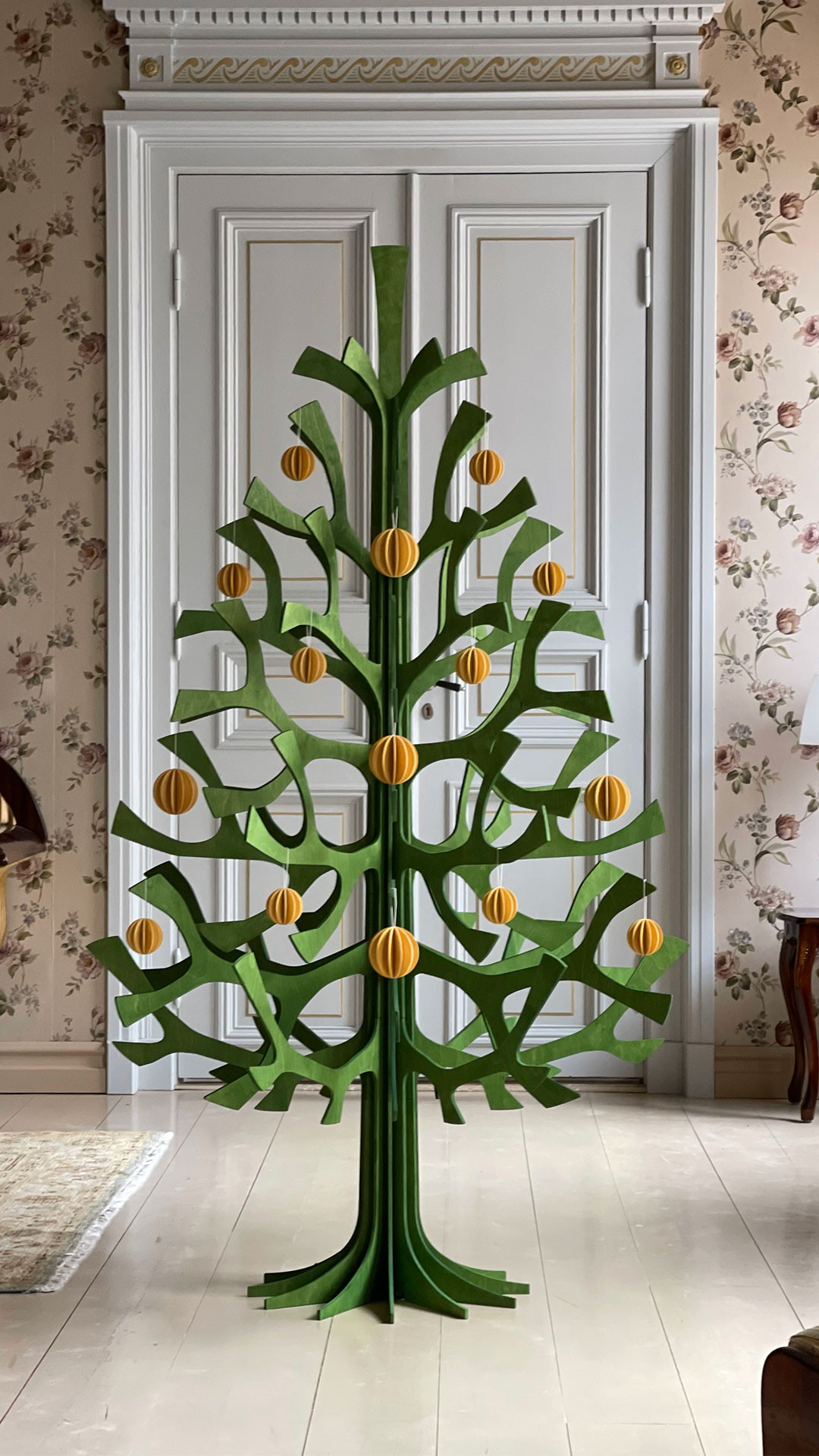 Lovi Spruce 180cm, forest green, with honey yellow Lovi Baubles