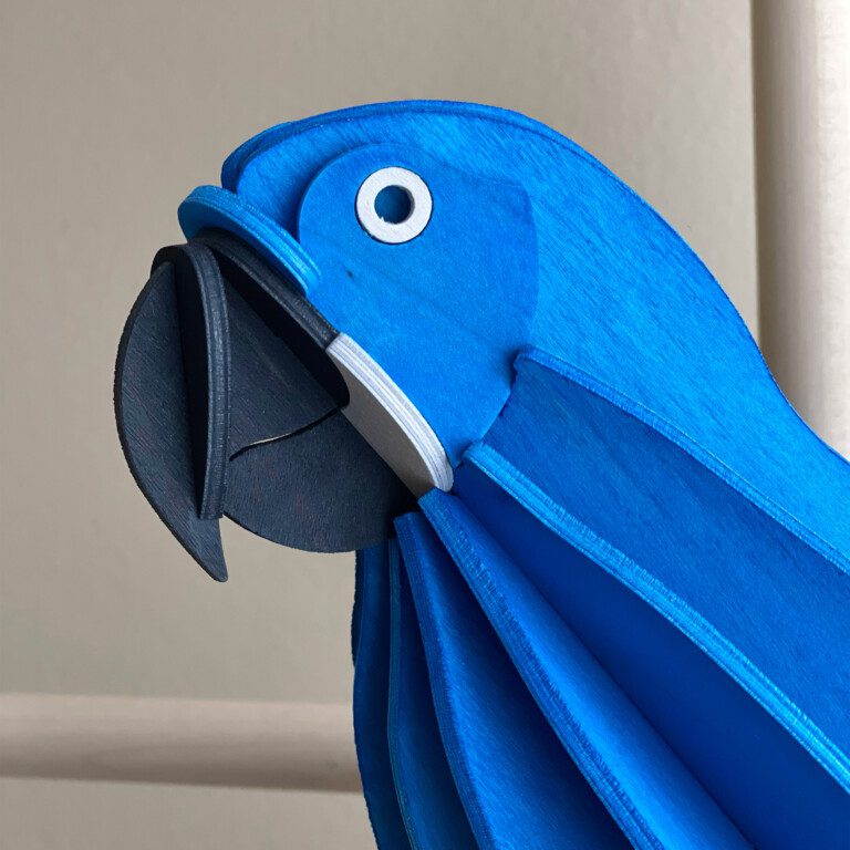 Detail image of the head of Lovi Parrot Blue - Hyacinth Macaw, wooden parrot decor