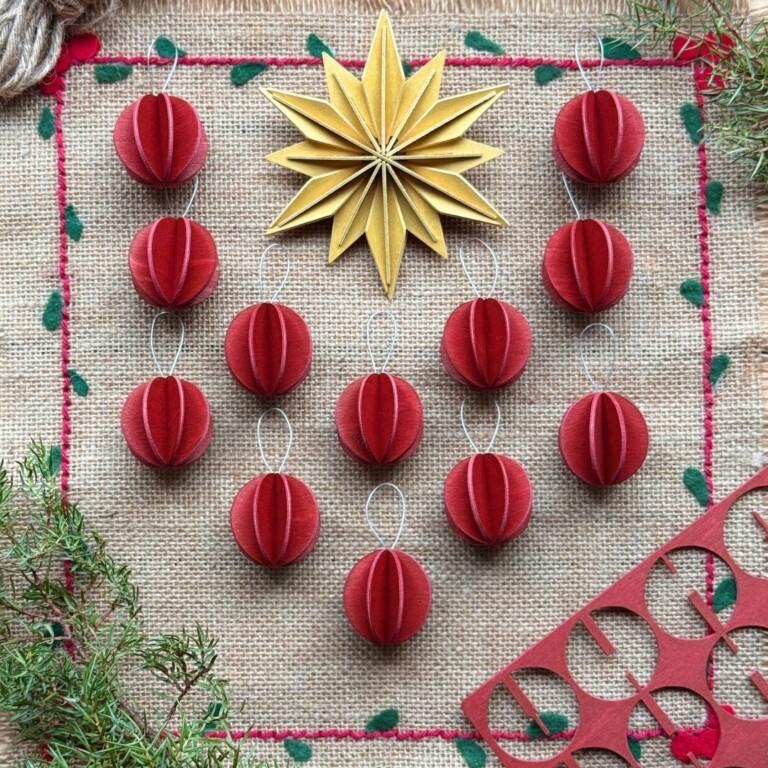 Lovi Christmas Decoration Set 10cm/3.3cm, wooden tree top star in honey yellow and baubles in rustic red.